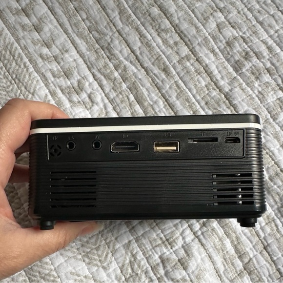 Mini portable LED/LCD projector 1080 P Brand new in box with everything - Picture 7 of 16